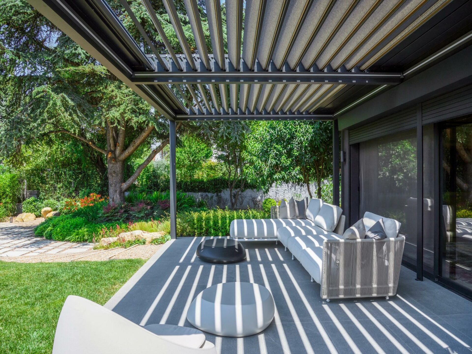 GLM Bioclimatic Pergola